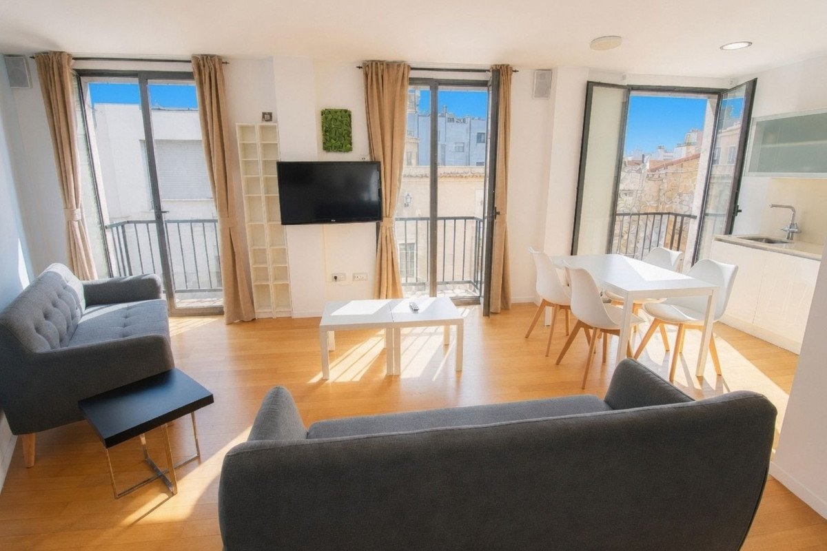2 Bed Middle Floor Apartment in Alicante in Alicante, Apartment