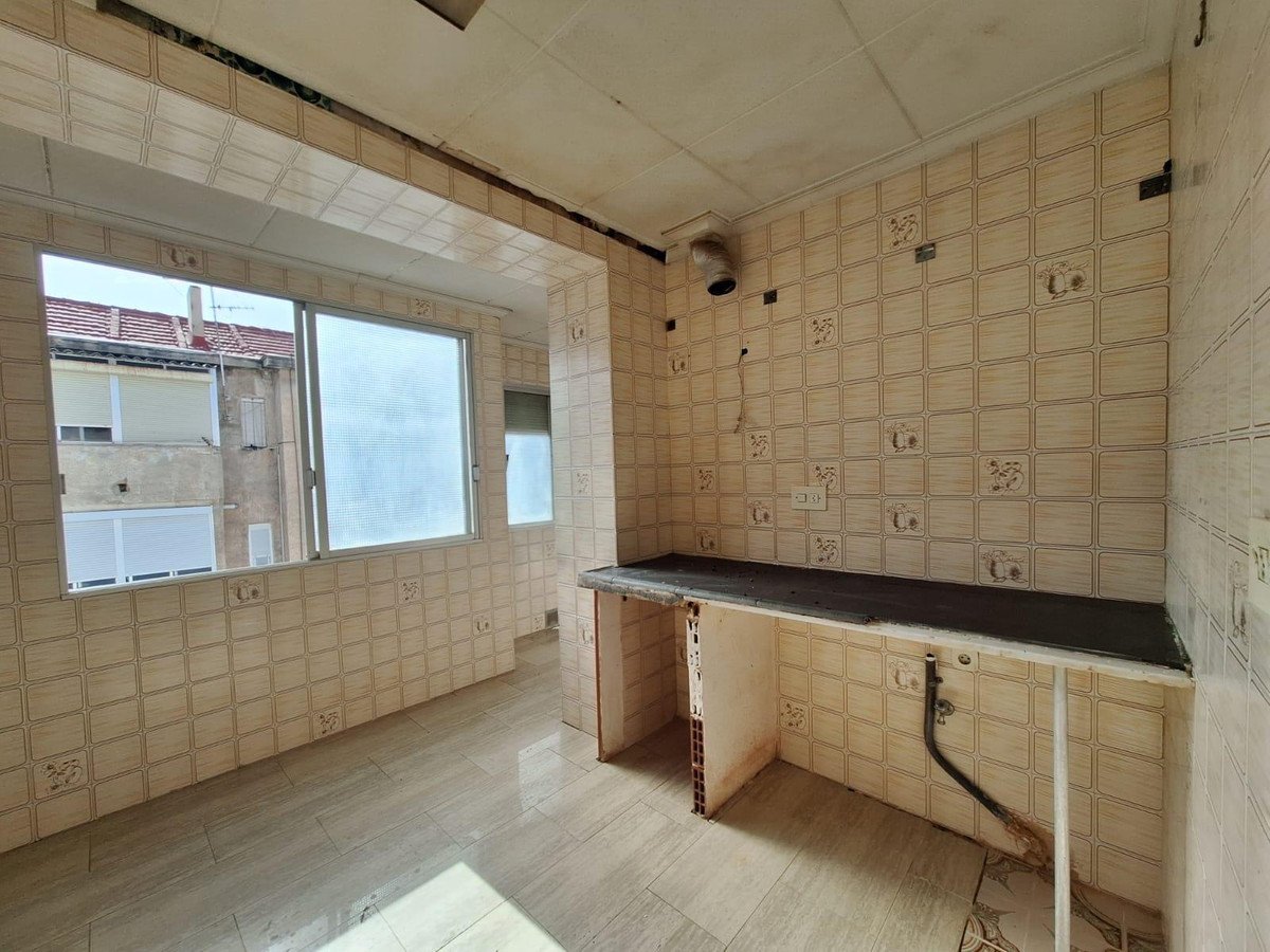 3 Bed Middle Floor Apartment in Alicante in Alicante, Apartment