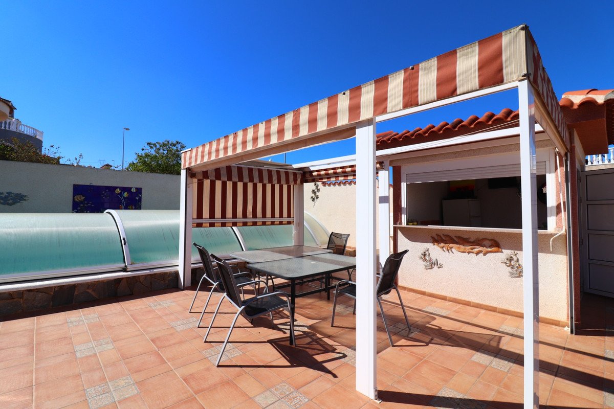 3 Bed Samostatně stojící vila in Benimar