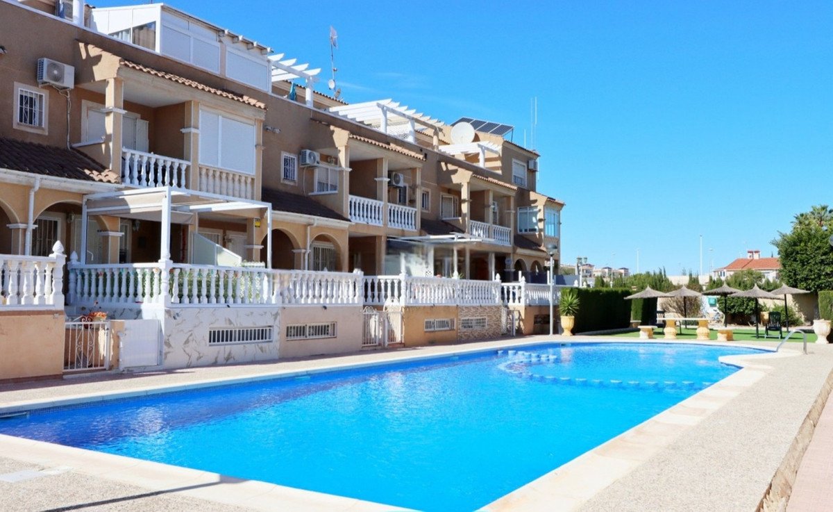 3 Bed Rijtjeshuis in, 