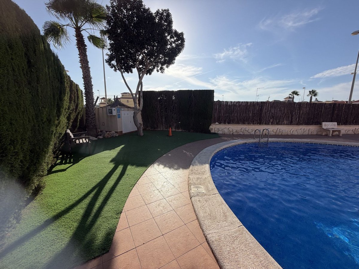 3 Bed Semi-Detached House in Alicante in Alicante, Semi-Detached House