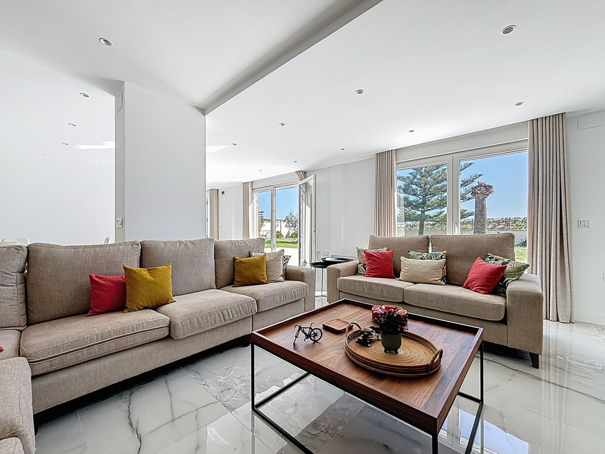 5 Bed Detached Villa in Almayate في Almayate — فيلا منفصلة