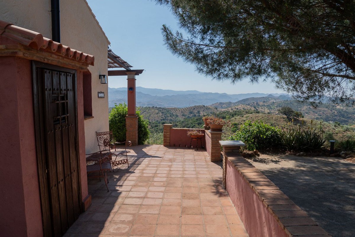 7 Bed Finca in Almogía in Almogía, Finca - Cortijo
