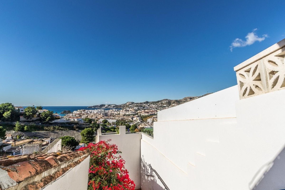3 Bed Detached Villa in Almuñecar in Almuñecar — Detached Villa