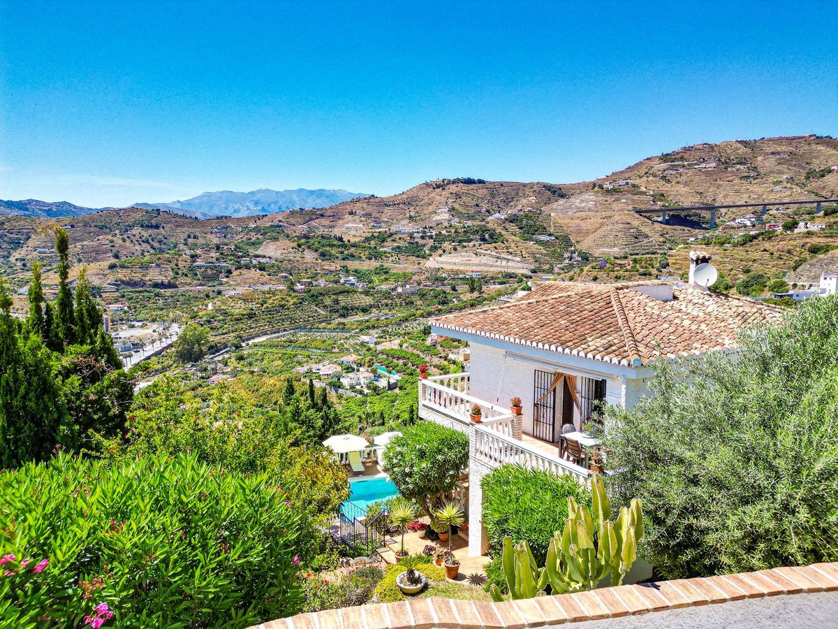 4 Bed Detached Villa in Almuñecar in Almuñecar, Detached Villa