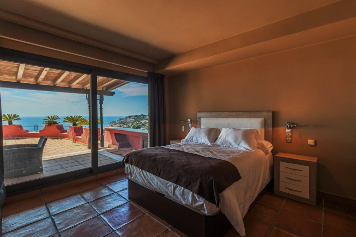 5 Bed Detached Villa in Almuñecar in Almuñecar, Detached Villa
