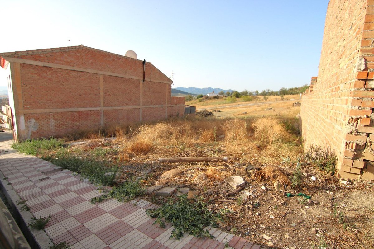 Residential Plot in Alozaina -ben Alozaina — Építési Telek