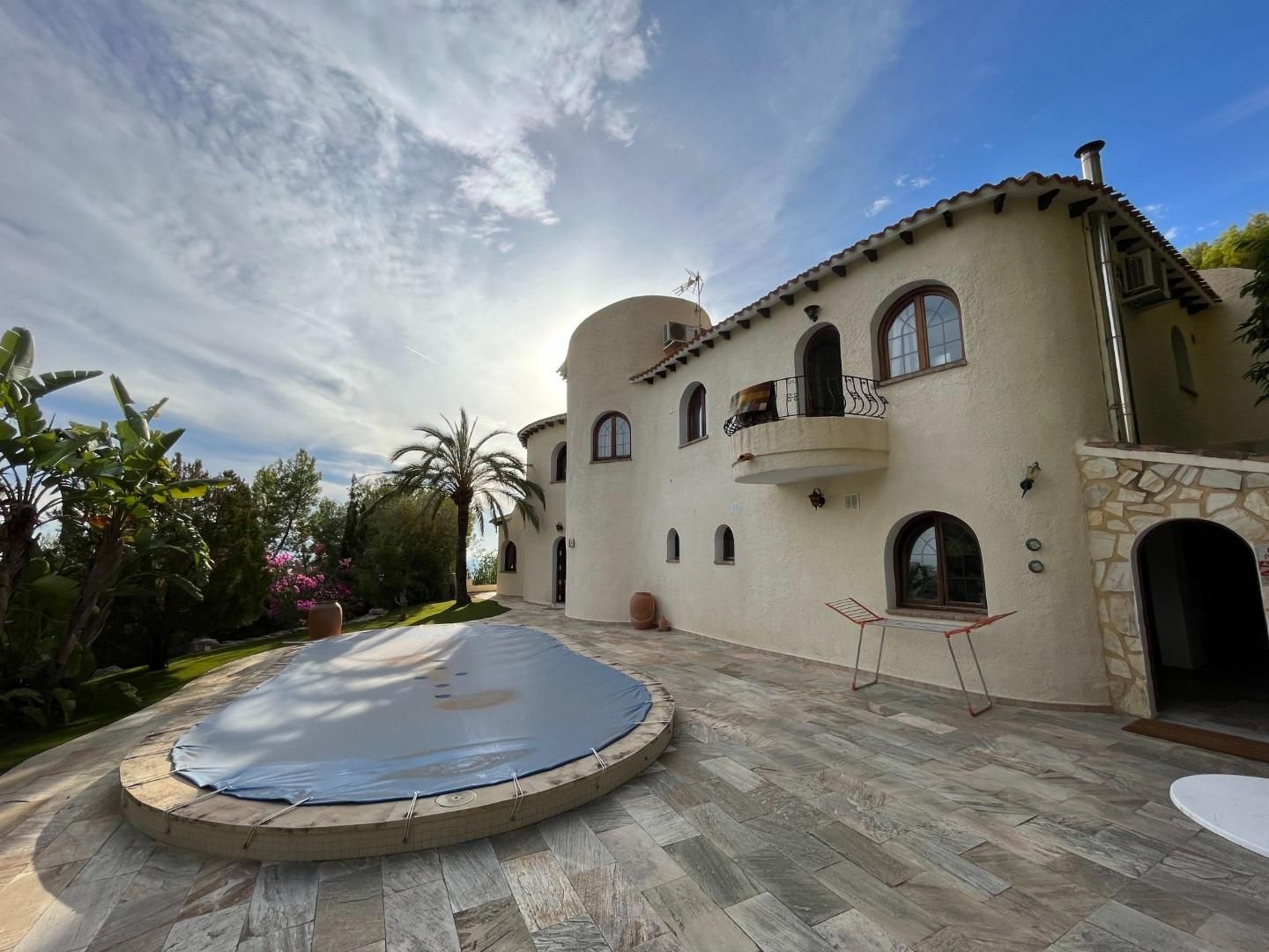 4 Bed Bungalow in Altea في Altea, فيلا