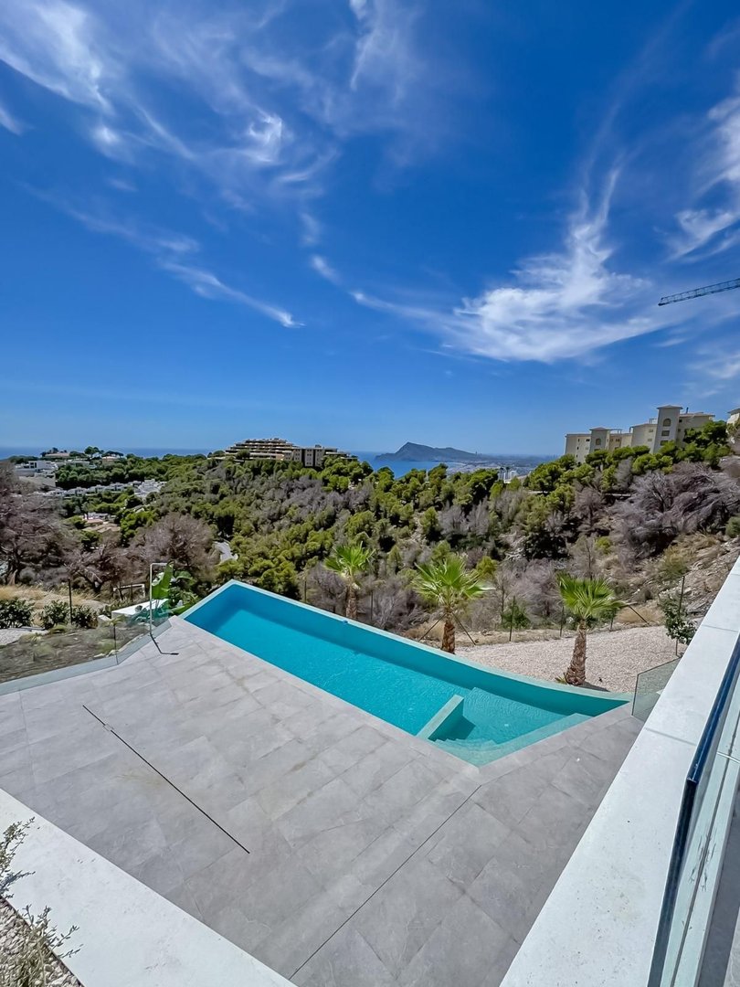 4 Bed Bungalow in Altea في Altea, فيلا