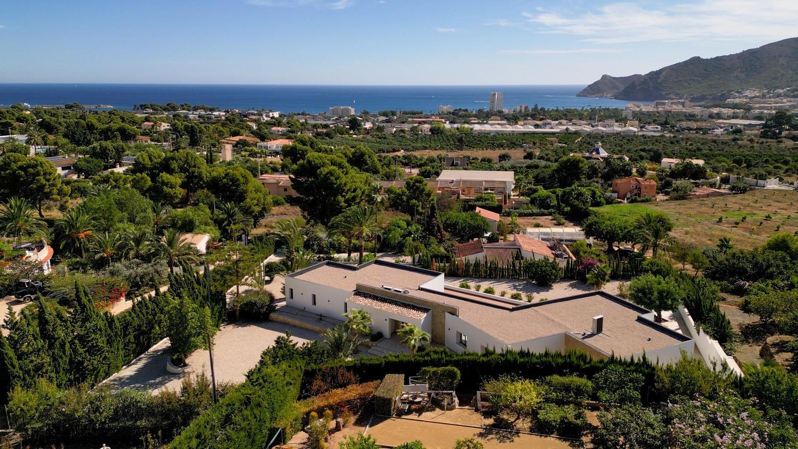 5 Bed Bungalow in Altea في Altea, فيلا بنمط بنغالو