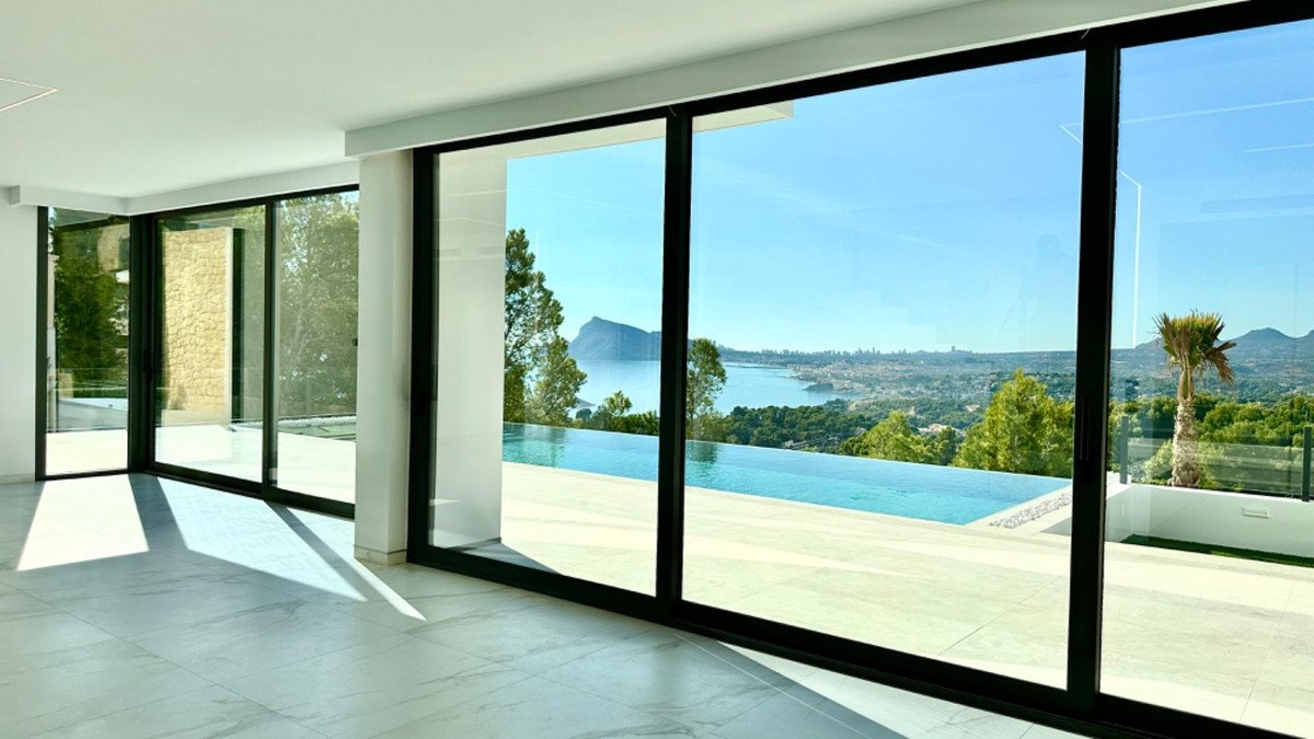 5 Bed Bungalow in Altea في Altea, فيلا