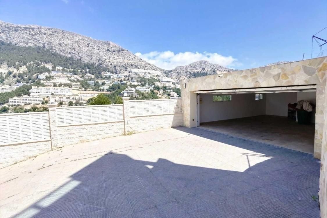 5 Bed Bungalow in Altea في Altea, فيلا