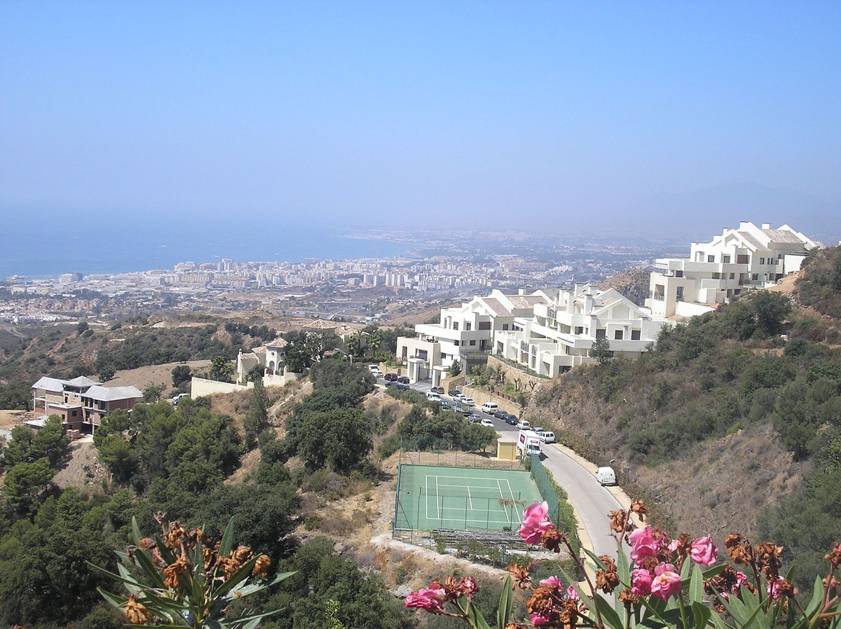 2 Bed Middle Floor Apartment in Altos de los Monteros في Altos de los Monteros — شقة