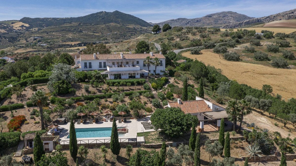13 Bed Hotel in Villanueva De La Concepcion in Villanueva De La Concepcion, Hotel
