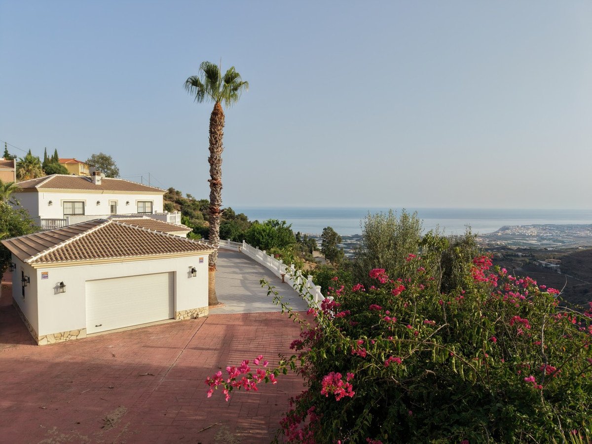 4 Bed Villa independiente in Arenas en Algarrobo, Villa unifamiliar