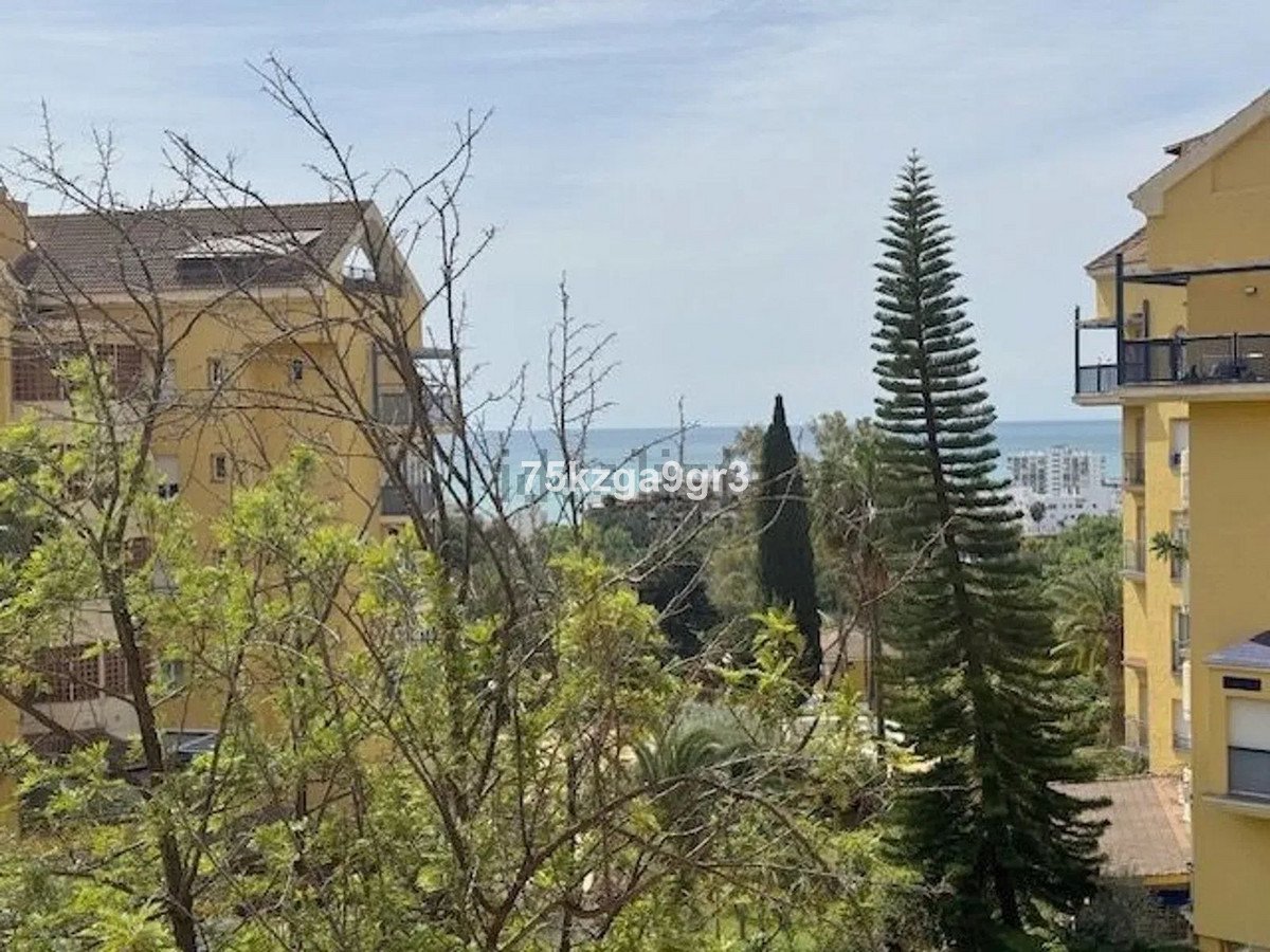 3 Bed Middle Floor Apartment in Arroyo de la Miel in Arroyo de la Miel — Apartment
