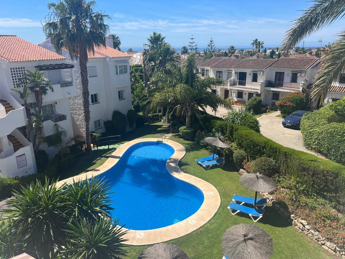 2 Bed Top Floor Apartment in Bel Air in Bel Air, Apartment