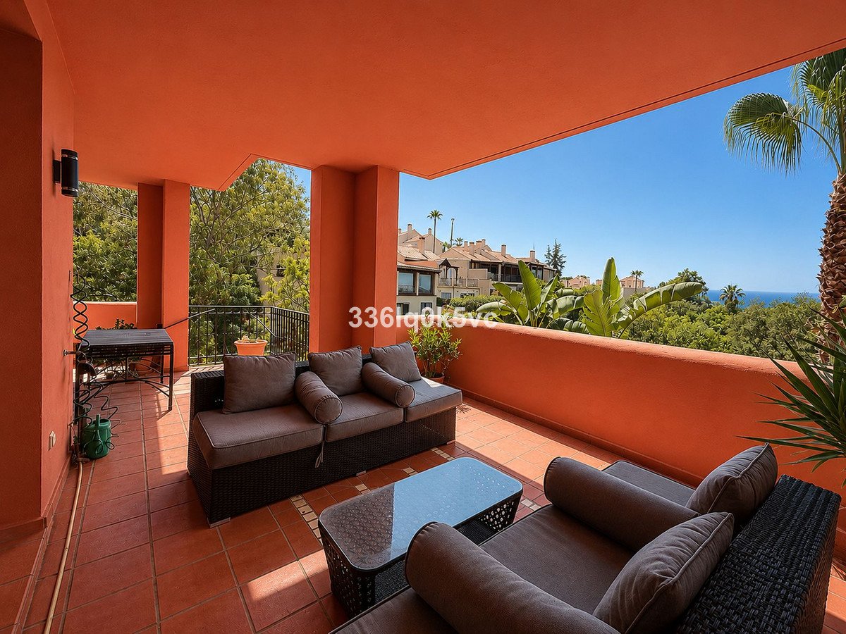 2 Bed Middle Floor Apartment in Benahavís in Benahavís, Apartment