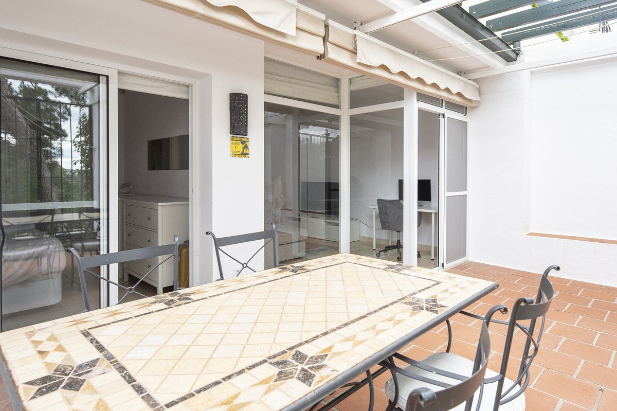 2 Bed Middle Floor Apartment in Benahavís in Benahavís — Apartment