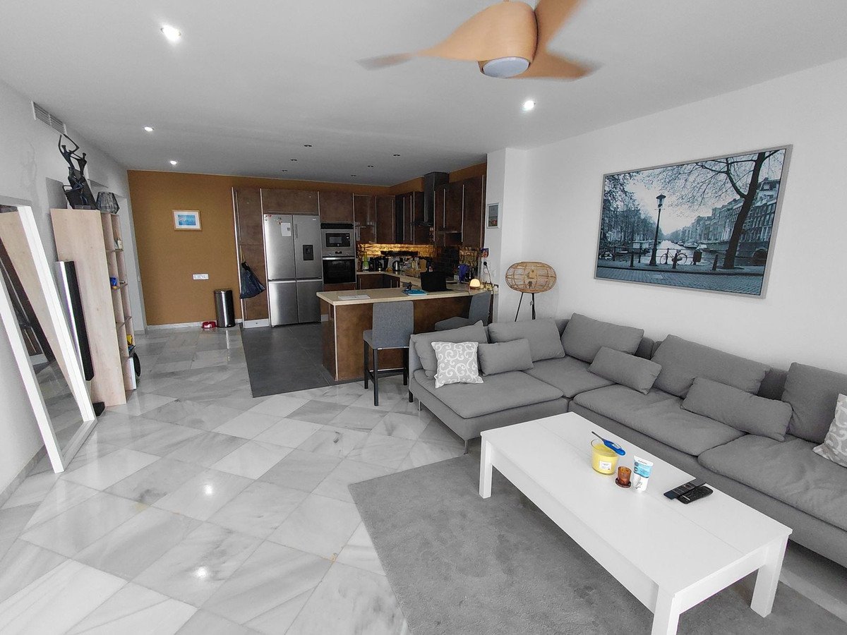 2 Bed Middle Floor Apartment in Benahavís in Benahavís, Apartment
