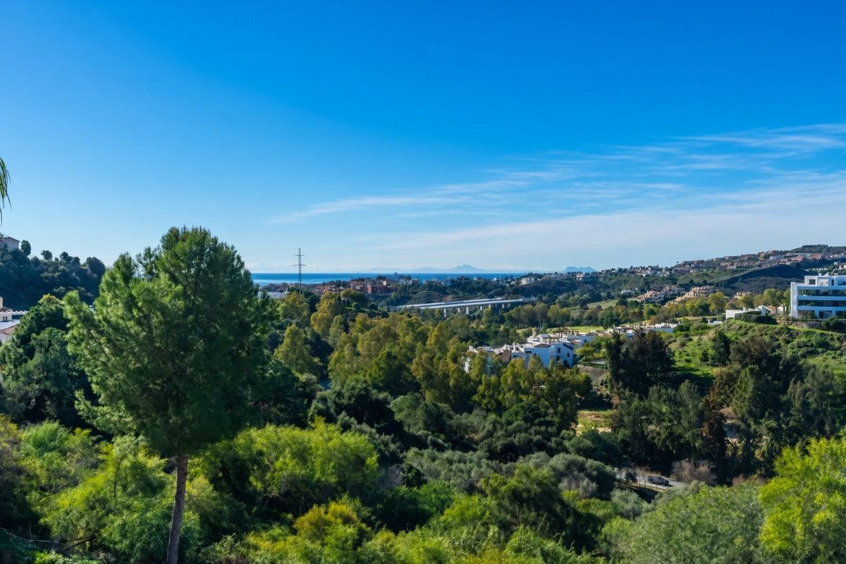 3 Bed Middle Floor Apartment in Benahavís in Benahavís, Apartment