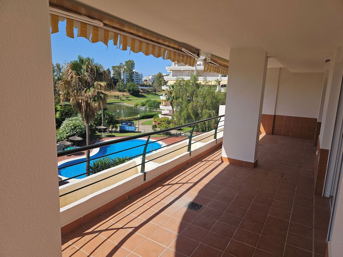 3 Bed شقة في الطابق الأوسط in Guadalmina Alta في Guadalmina Alta, شقة