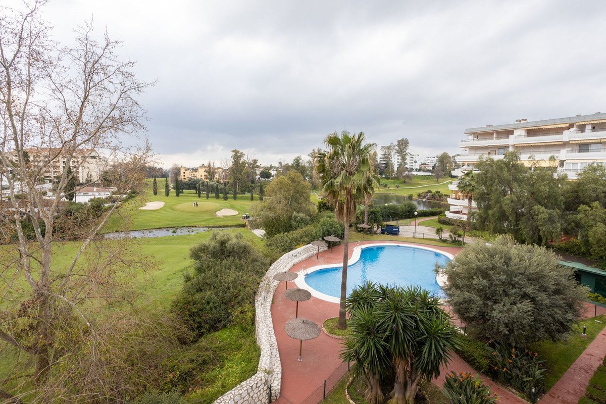 3 Bed شقة في الطابق الأوسط in Guadalmina Alta في Guadalmina Alta, شقة