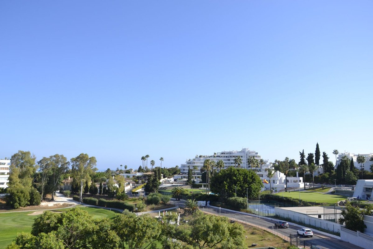 4 Bed بنتهاوس Duplex in Guadalmina Alta في Guadalmina Alta, بنت هاوس دوبلكس