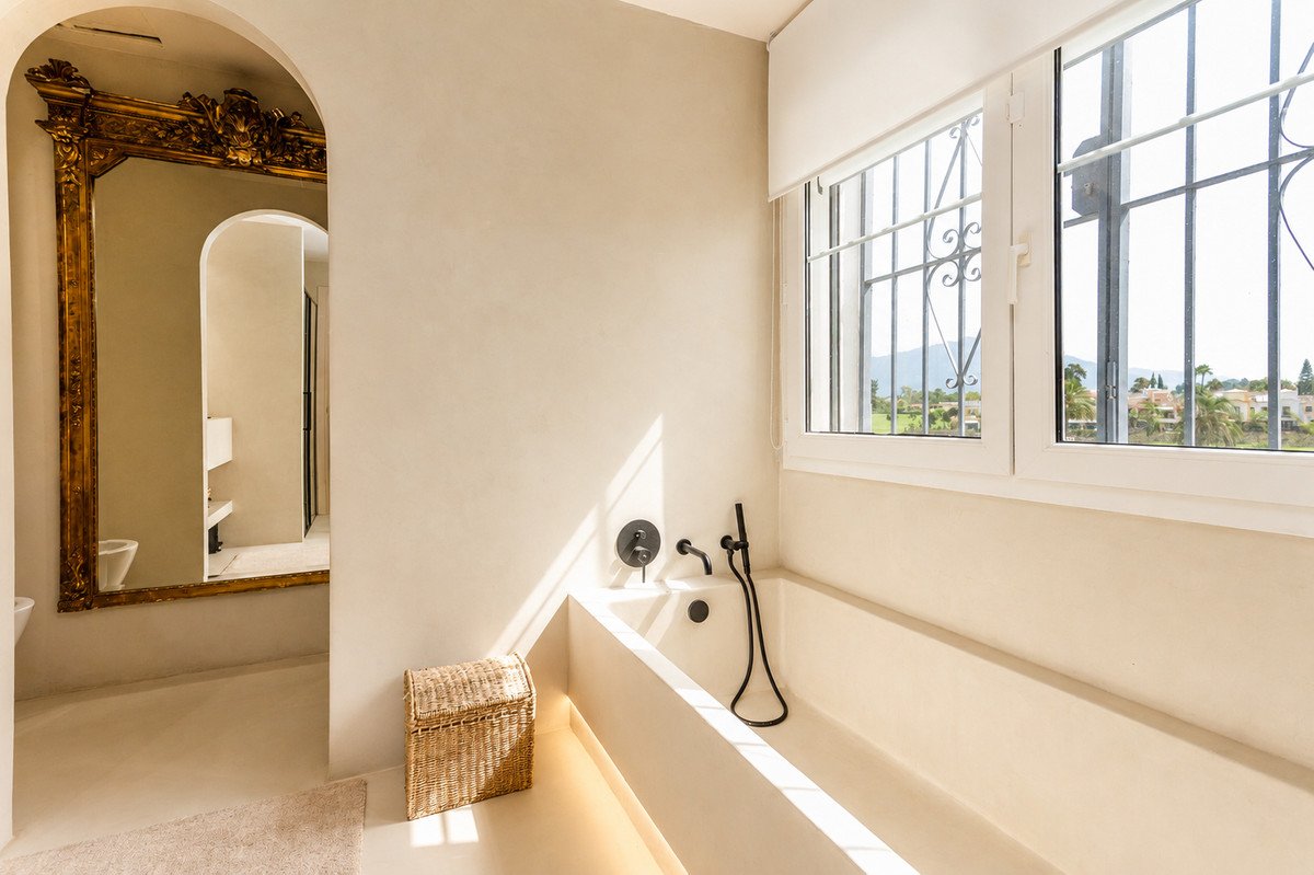 6 Bed Townhouse in Guadalmina Alta in Guadalmina Alta, Townhouse