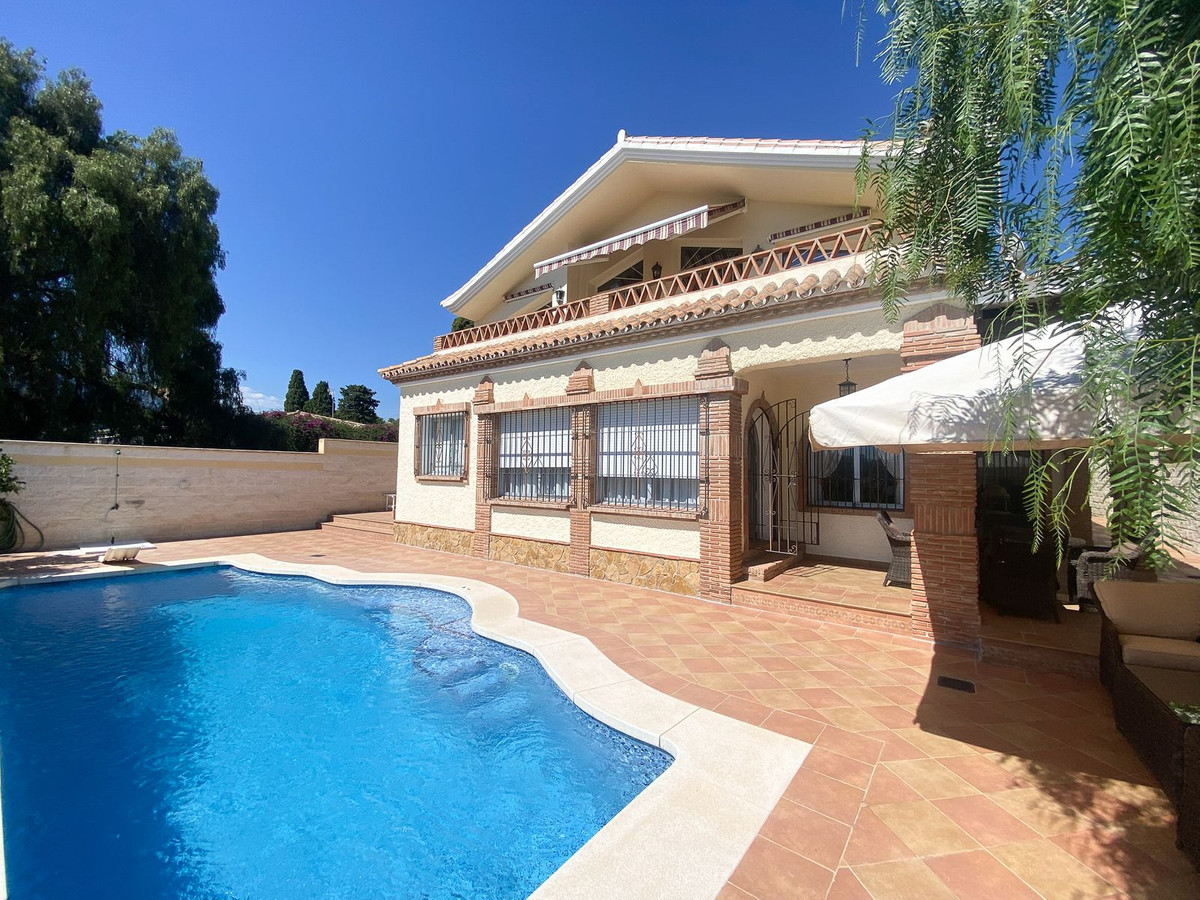 3 Bed فيلا مستقلة in Guadalmina Alta في Guadalmina Alta, فيلا منفصلة