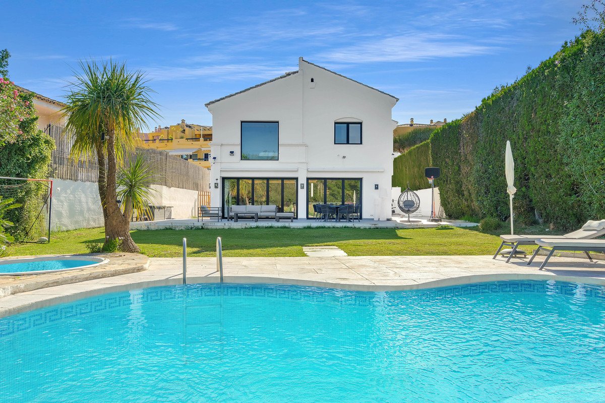 4 Bed Vrijstaande Villa in Guadalmina Alta in Guadalmina Alta, Vrijstaande villa