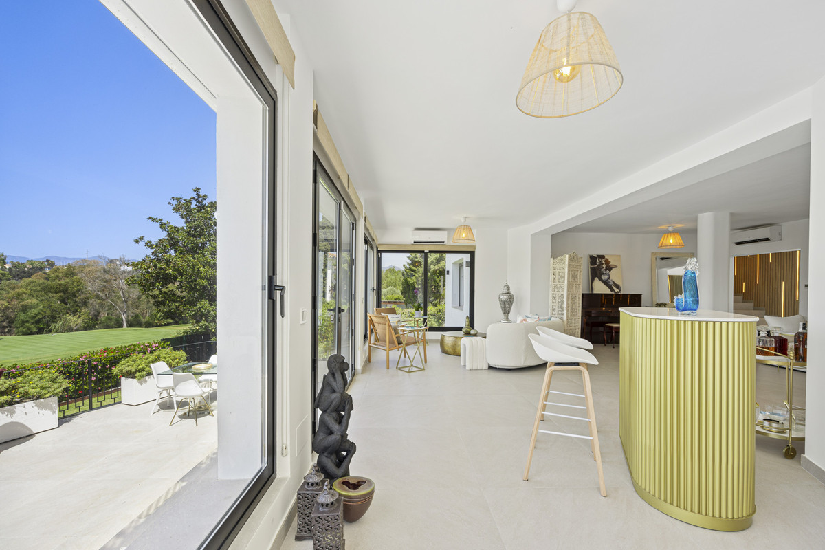 4 Bed فيلا مستقلة in Guadalmina Alta في Guadalmina Alta, فيلا منفصلة
