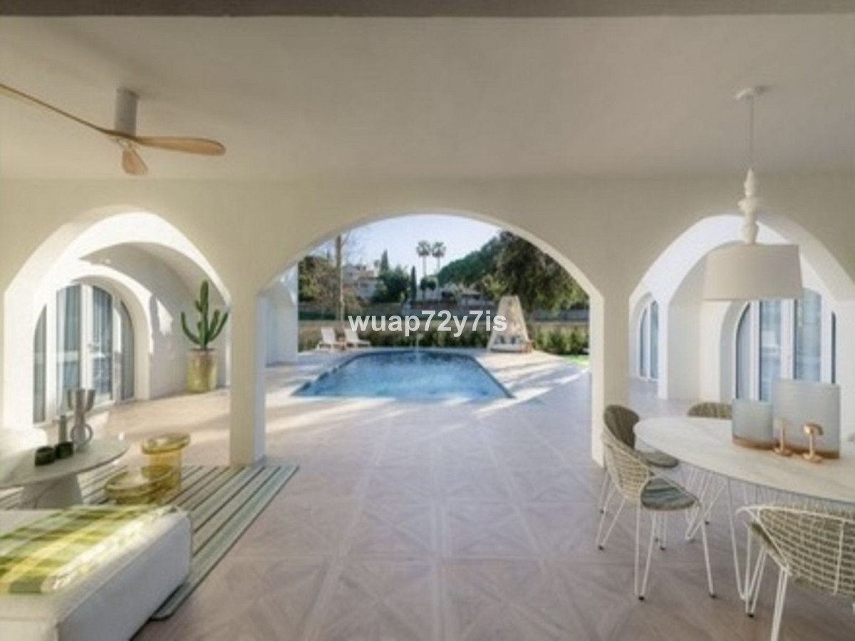4 Bed فيلا مستقلة in Guadalmina Alta في Guadalmina Alta, فيلا منفصلة
