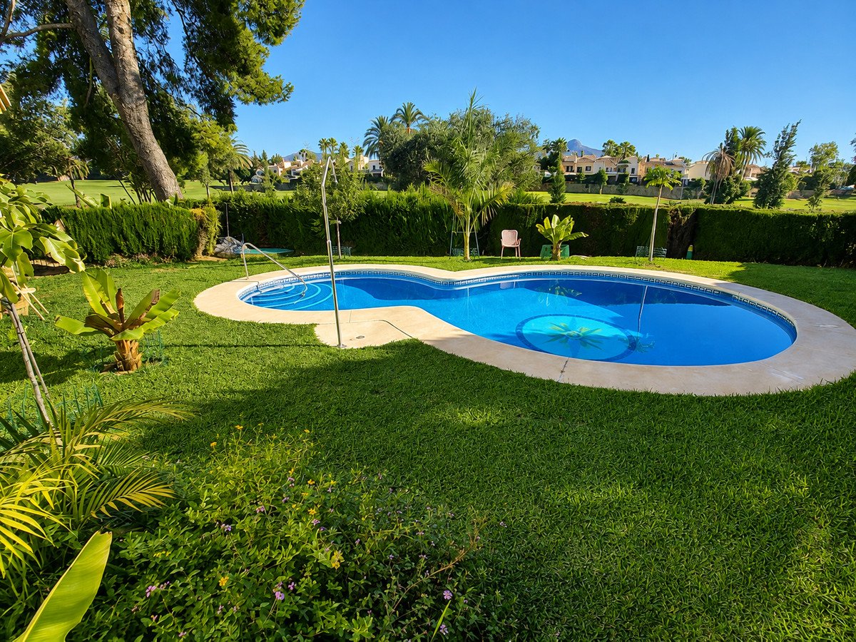4 Bed Halfvrijstaand Huis in Guadalmina Alta in Guadalmina Alta, Halfvrijstaand Huis