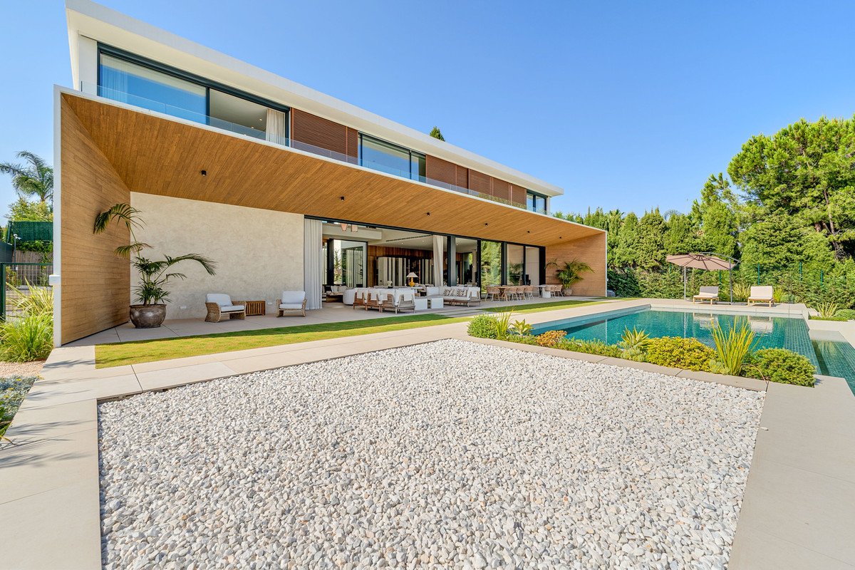 6 Bed فيلا مستقلة in Guadalmina Alta في Guadalmina Alta, فيلا مستقلة