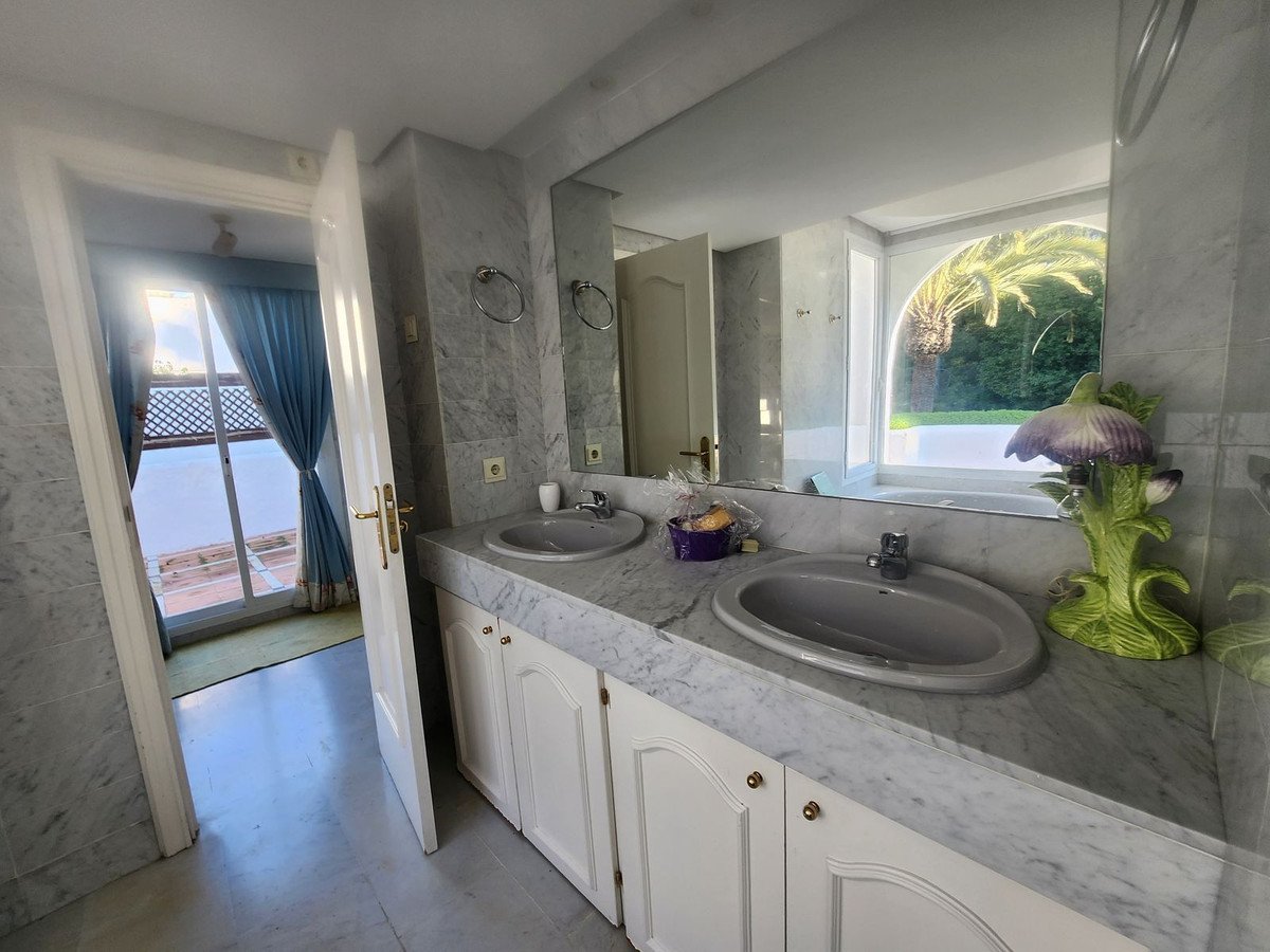 3 Bed بنتهاوس Duplex in Atalaya في Guadalmina Baja, بنتهاوس دوبلكس
