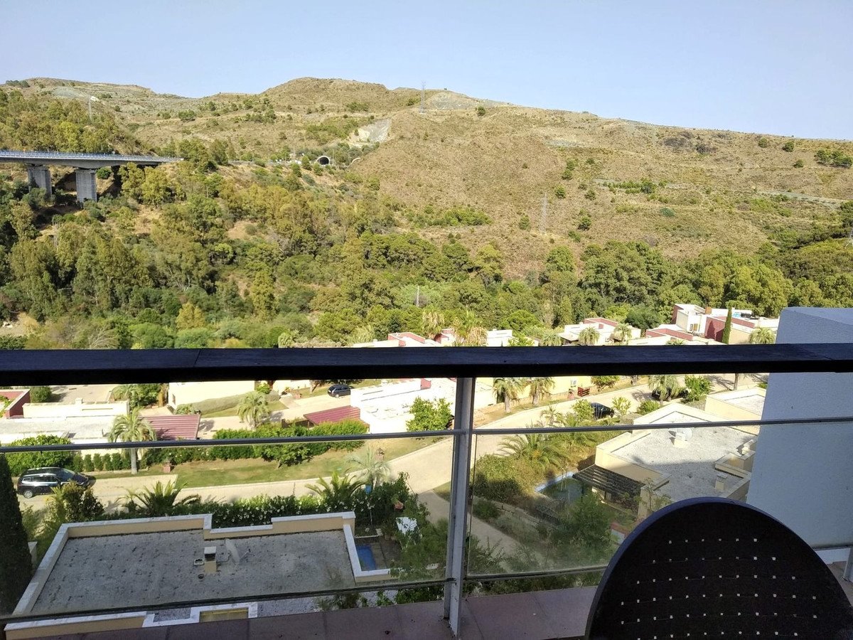 1 Bed Middle Floor Apartment in Benahavís in Benahavís, Apartment