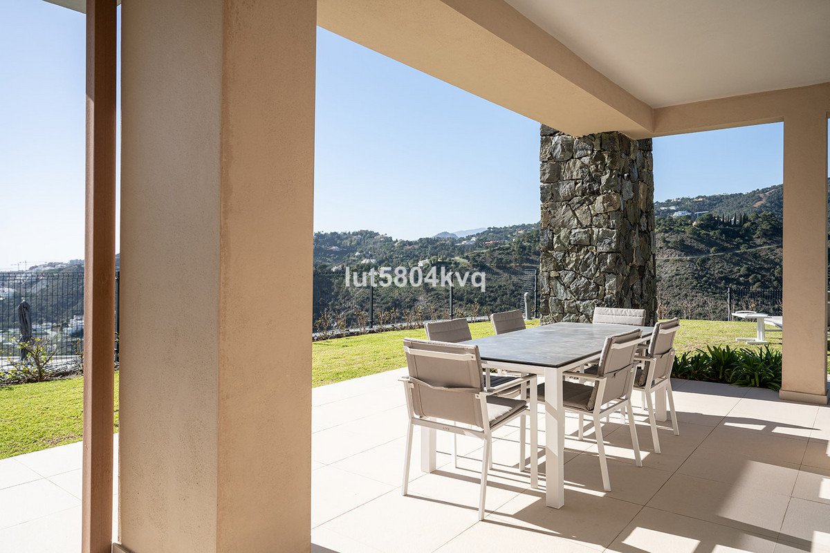 3 Bed Ground Floor Apartment in Benahavís in Benahavís, 