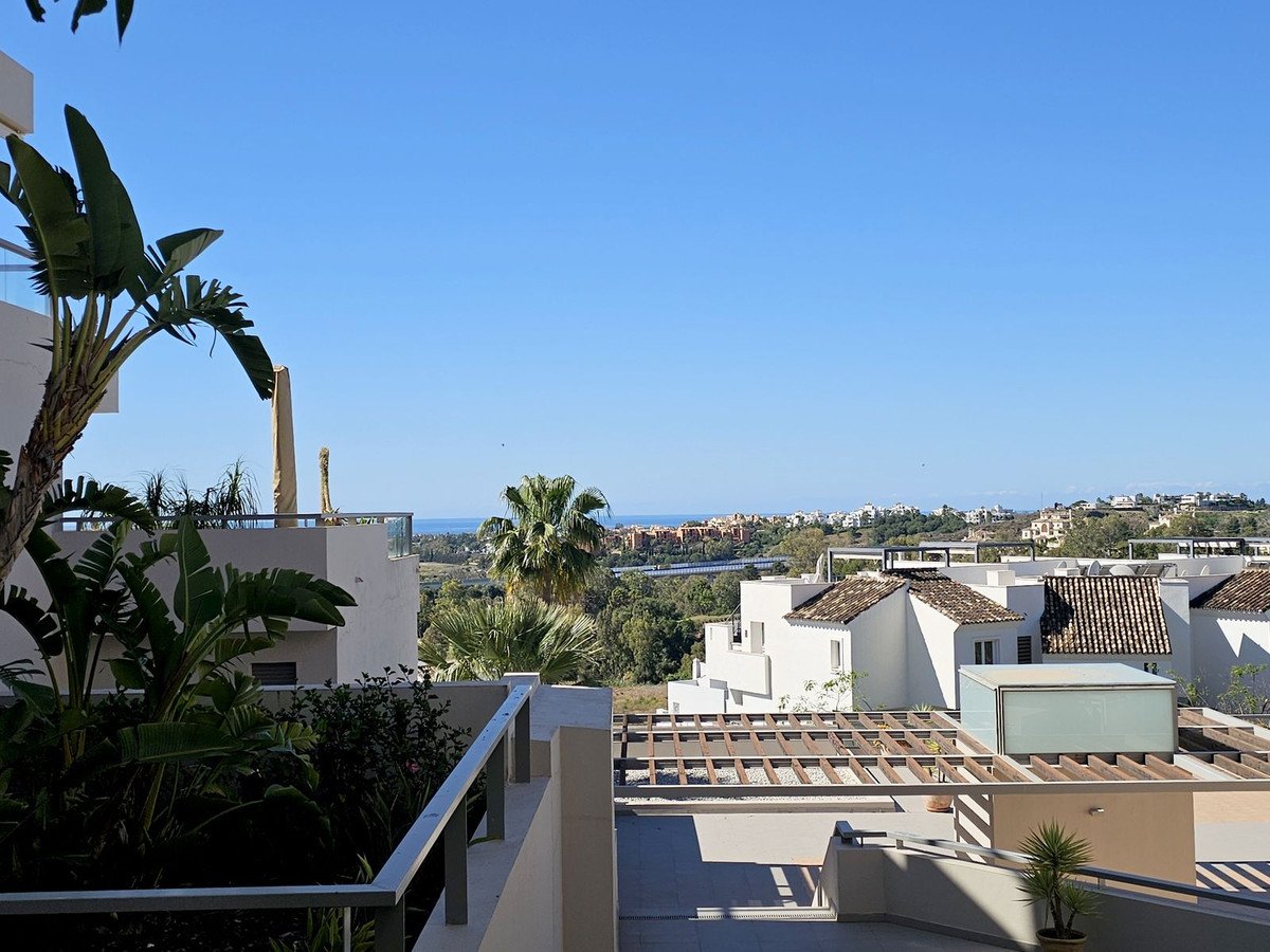 3 Bed شقة في الطابق الأوسط in Benahavís في Benahavís, شقق