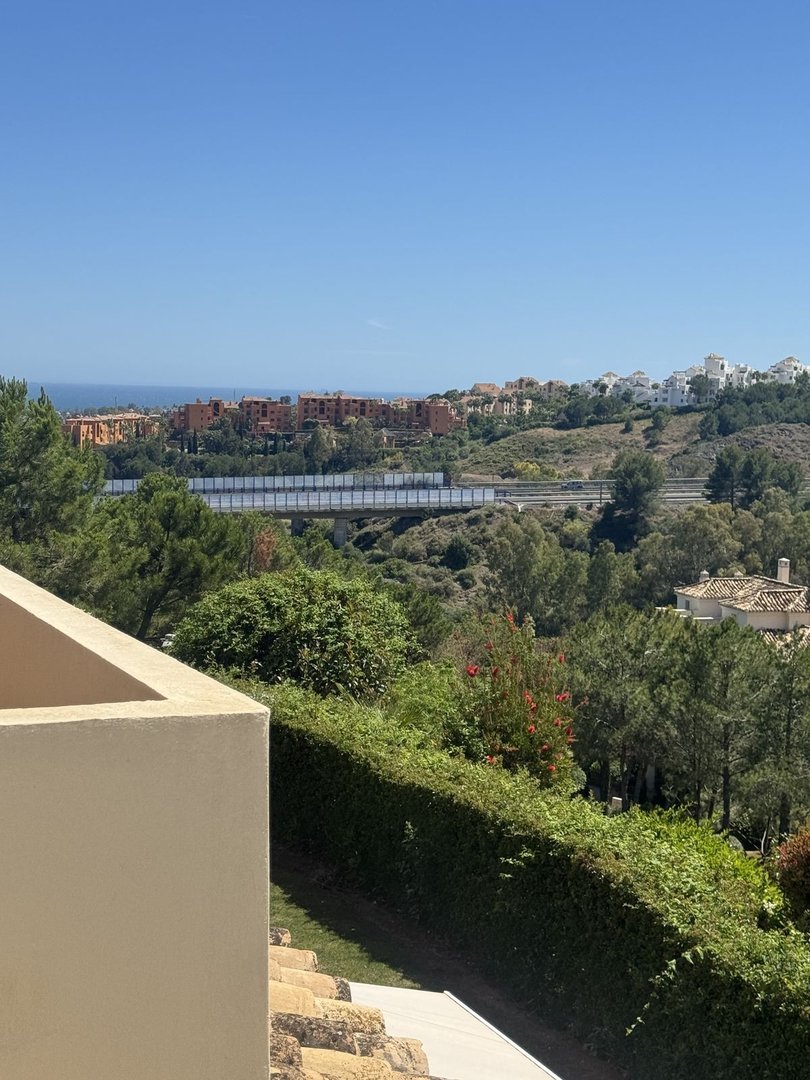 3 Bed Middle Floor Apartment in Benahavís in Benahavís, Apartment