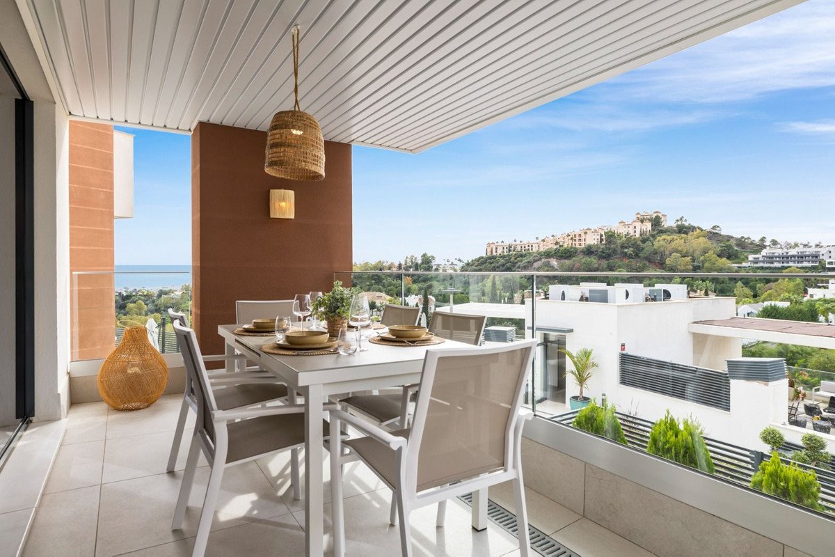 3 Bed Middle Floor Apartment in Benahavís in Benahavís, Apartment