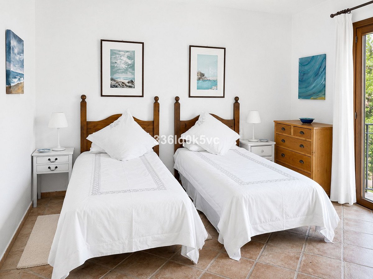 3 Bed Duplex in Benahavís in Benahavís, 
