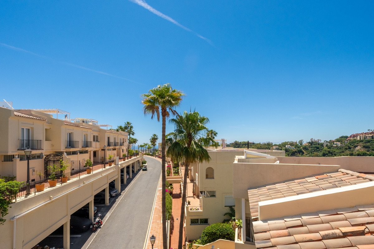 3 Bed Duplex in Benahavís في Benahavís, دوبلكس
