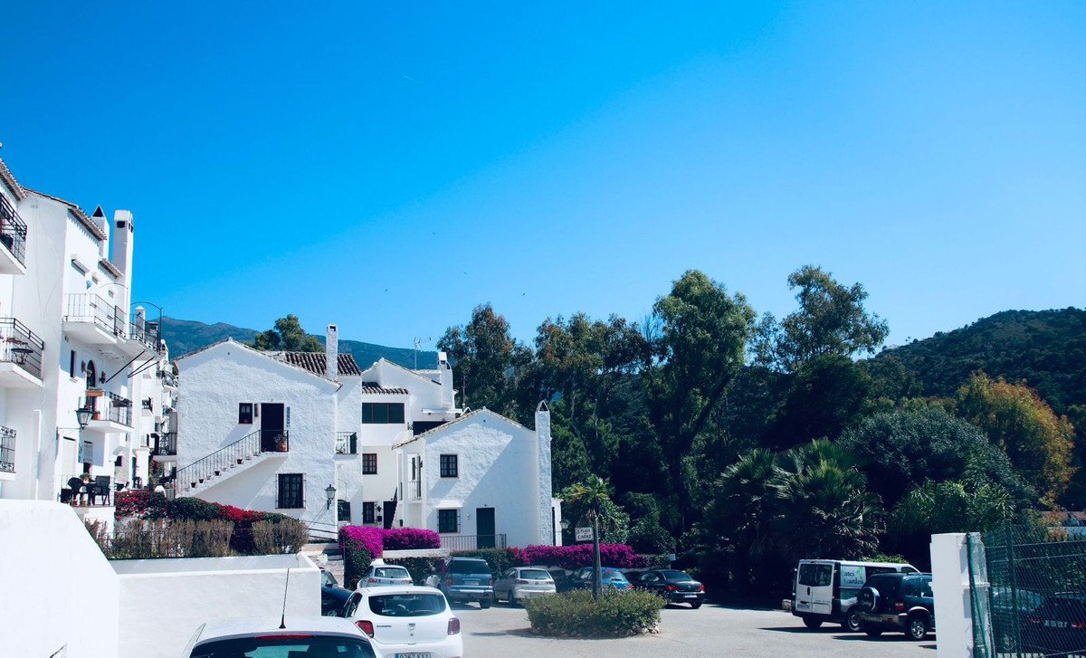 Middle Floor Studio in Benahavís in Benahavís, Studio Apartment