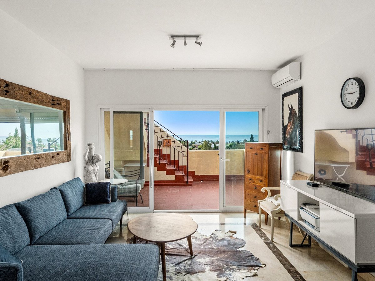 2 Bed Penthouse in Benahavís in Benahavís, 