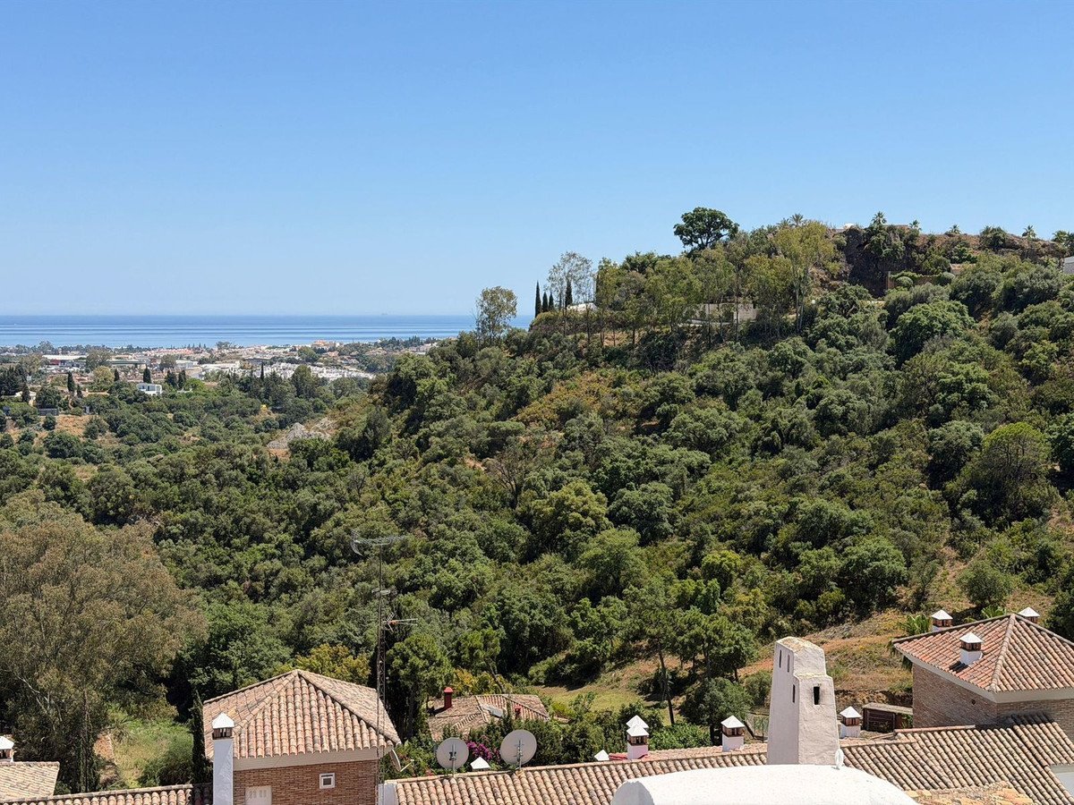 2 Bed Penthouse in Benahavís in Benahavís, 
