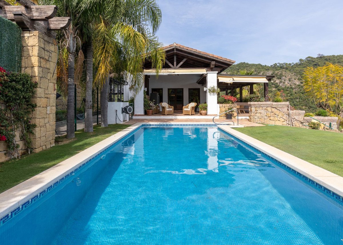 4 Bed Detached Villa in Benahavís in Benahavís, 