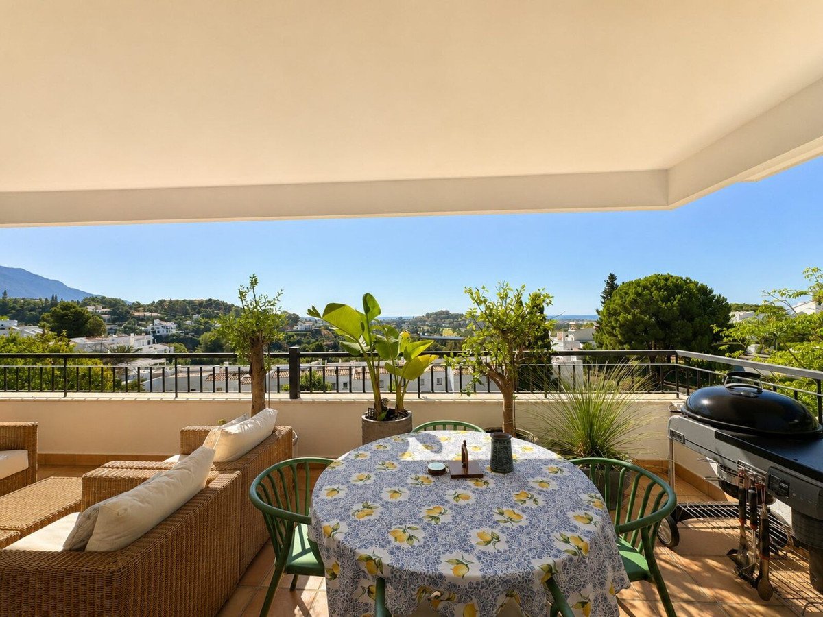 2 Bed Middle Floor Apartment in La Quinta