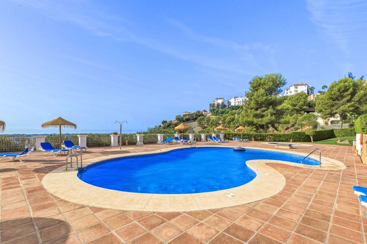 2 Bed Middle Floor Apartment in Los Arqueros in Los Arqueros, Apartment