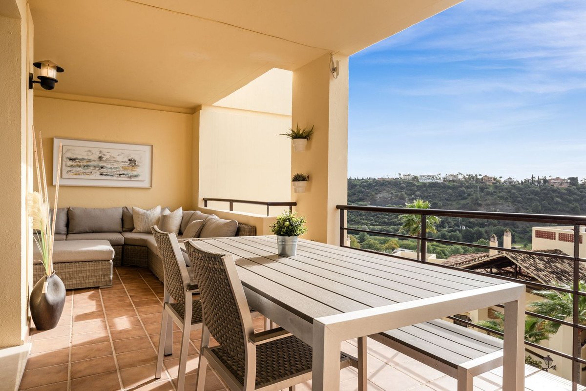 2 Bed Tussenverdieping Appartement in Los Arqueros in Benahavís, Appartement